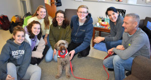 Therapy dog provides stress relief for Shrewsbury students