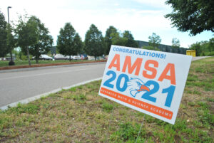 AMSA celebrates graduation near campus