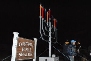 Congregation B’nai Shalom lights new outdoor menorah