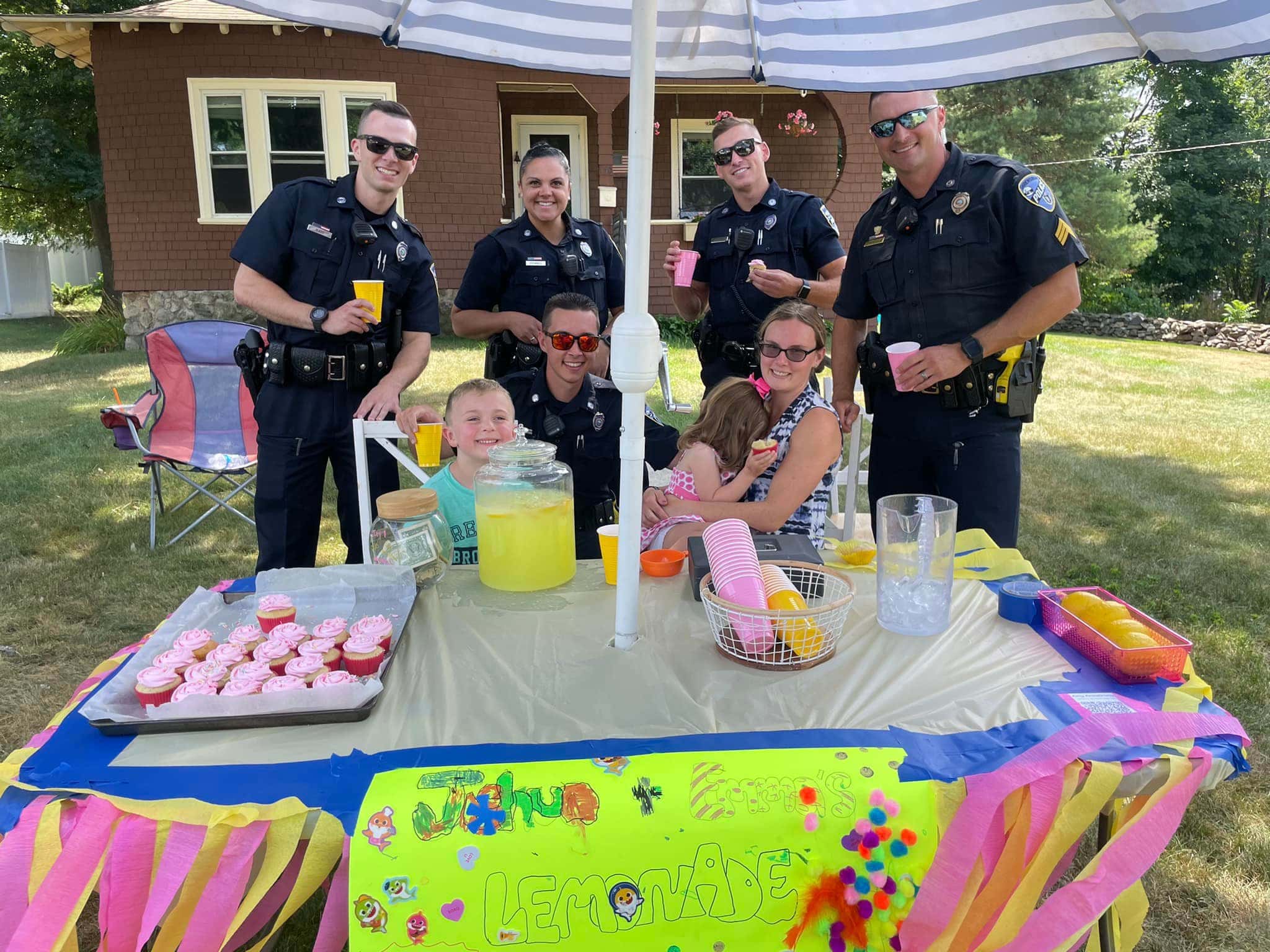 Shrewsbury police support local lemonade stand
