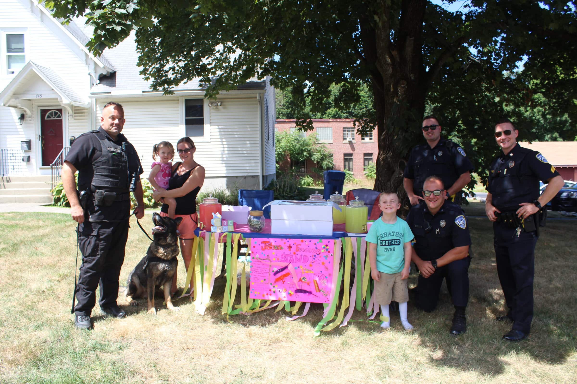 Shrewsbury police support local lemonade stand