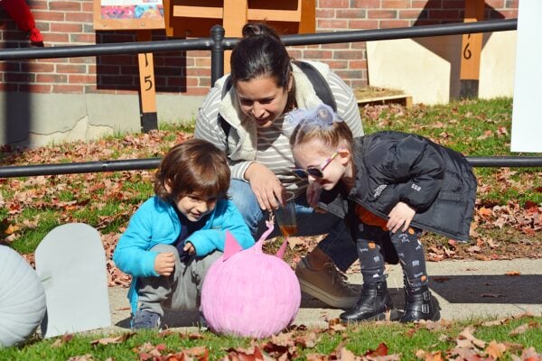 Hudson’s library and Rotarians partner for Pumpkin Stroll
