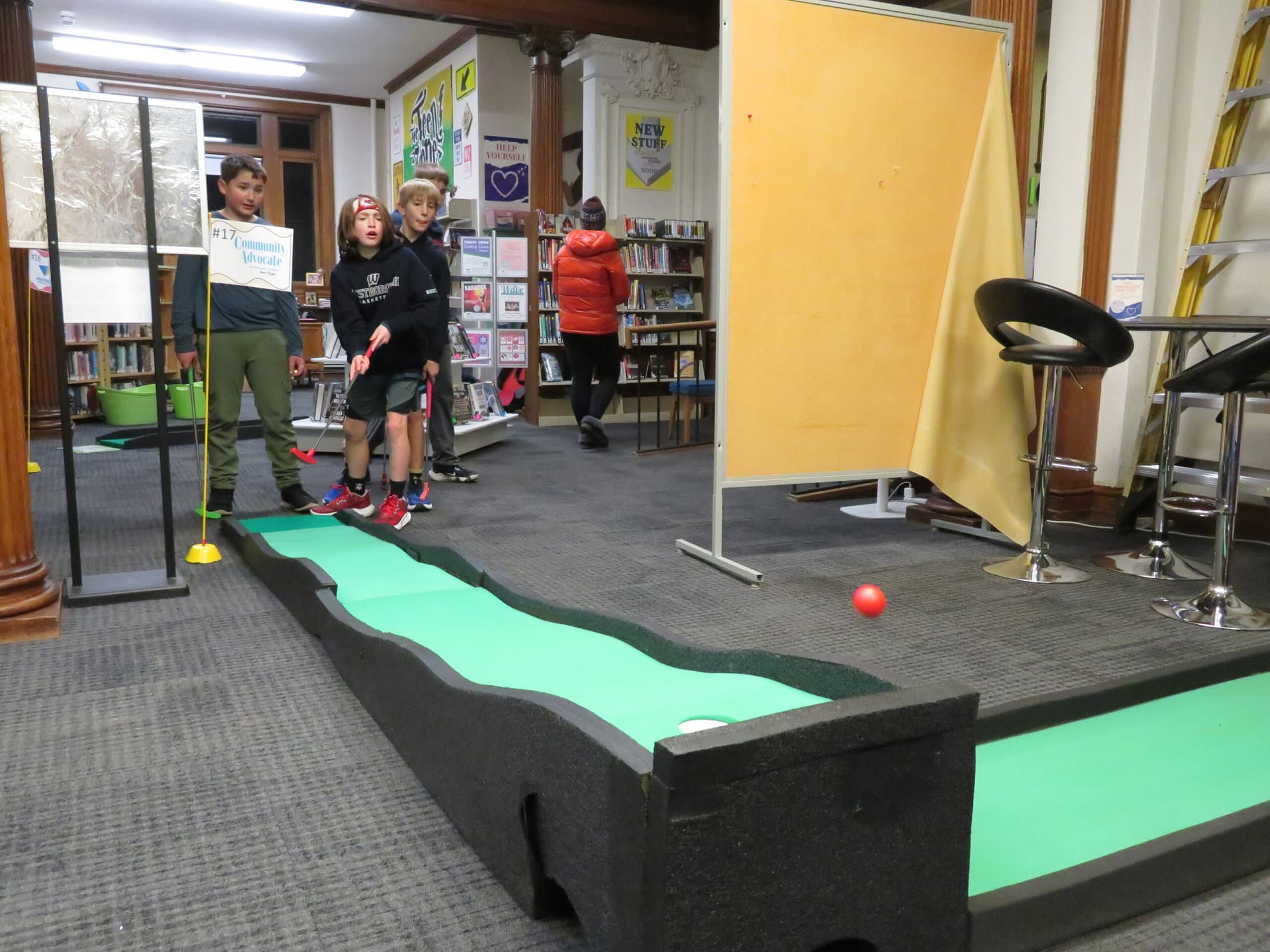 &#8216;Putt Fore the Library&#8217; mini-golf event scores big
