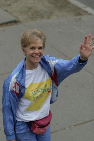 Hudson&#8217;s Mary Walling walks to end hunger