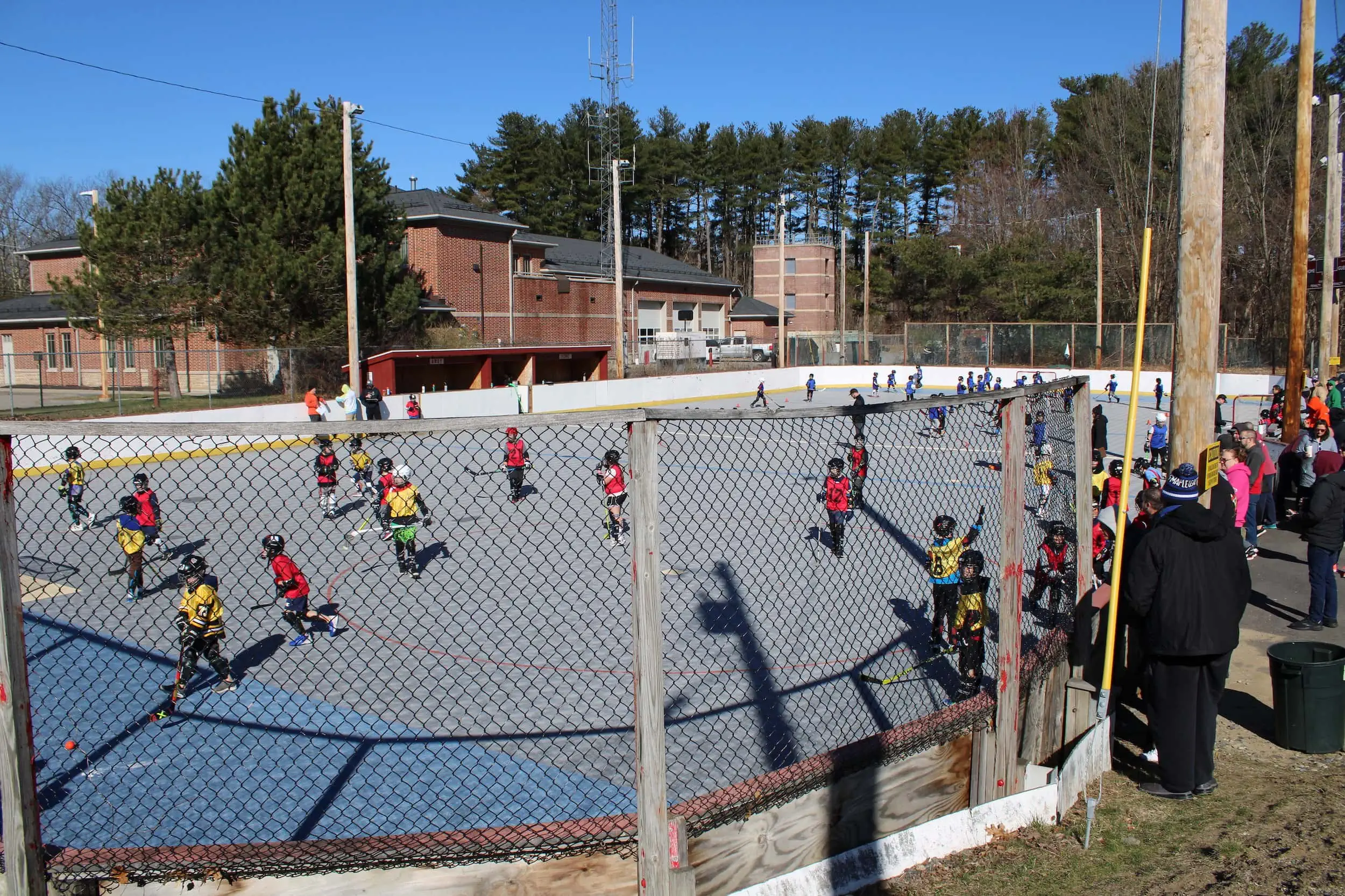 Dek hockey leagues run on popularity