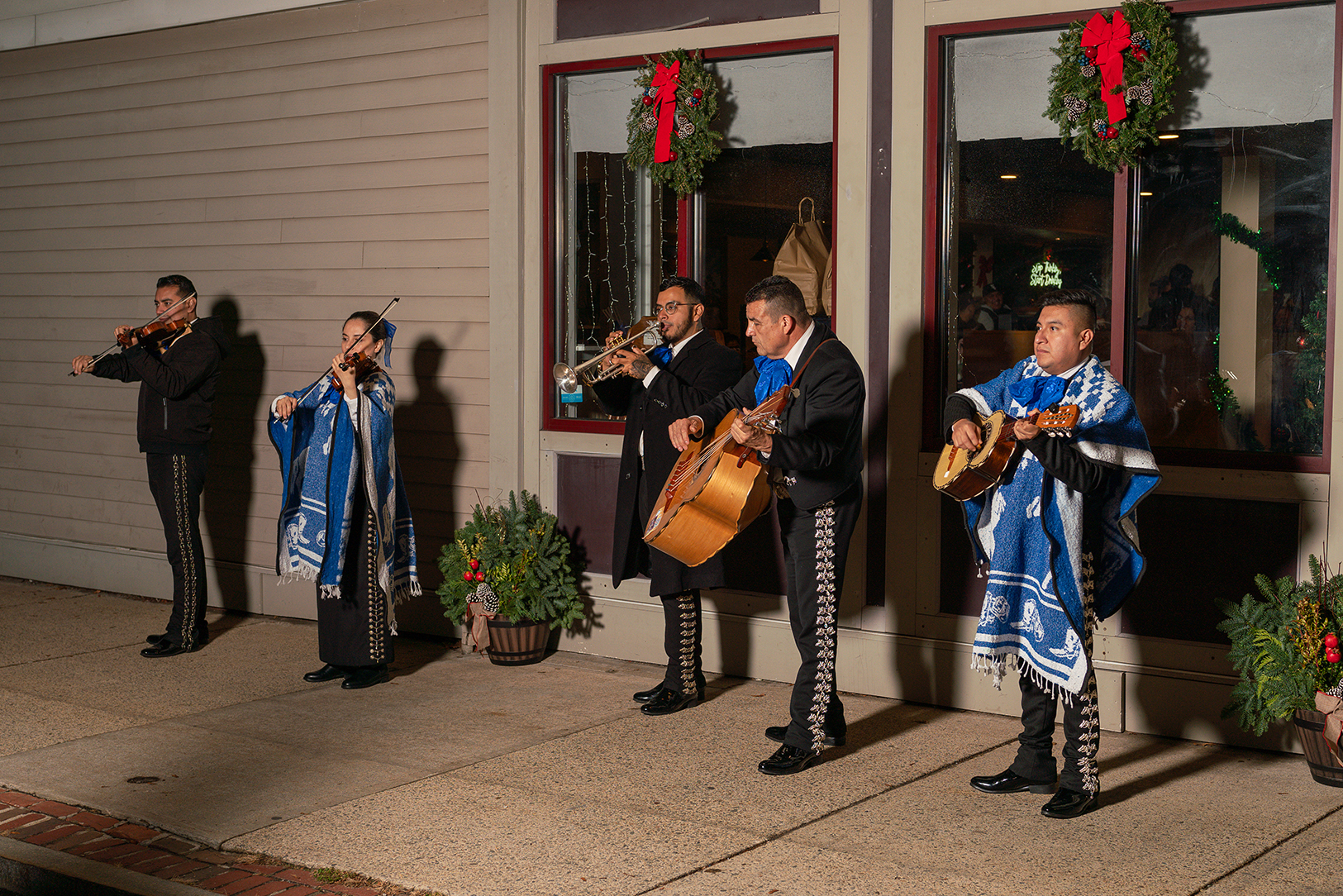 PHOTOS: Hudson gathers for Holiday Stroll