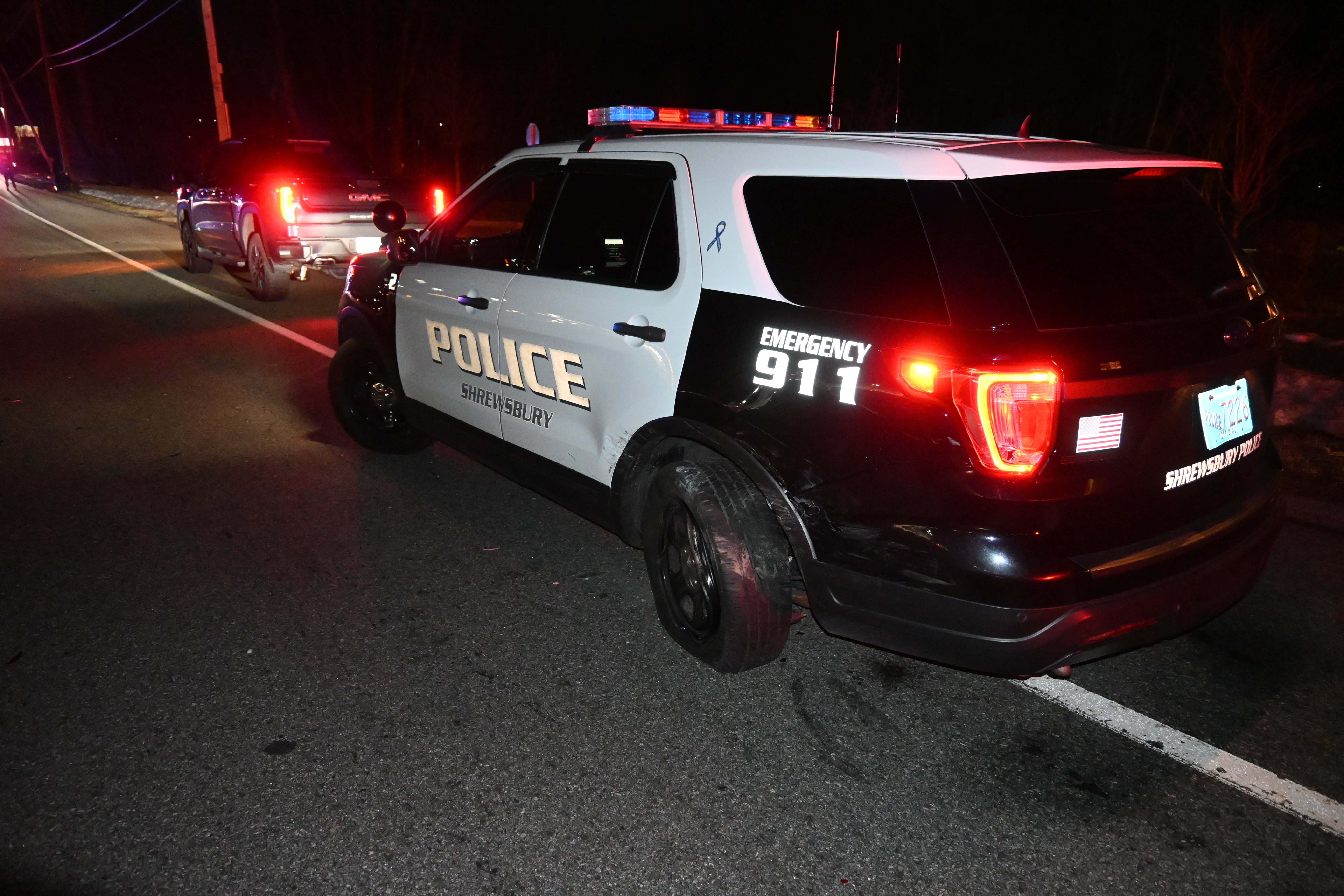Shrewsbury police cruiser struck while stopped on Boston Turnpike