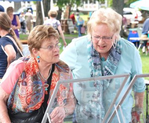 Anne Prokopowicz and her sister Meredith Smith peruse jewelry.