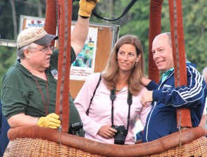 (l to r) Balloon pilot David Buckingham prepares to ascend with passengers Julie and Pete Binkewicz. 