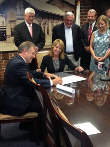 Marlborough Mayor Arthur Vigeant and Lt. Governor Karyn Polito sign the Community Compact. (Photo/submitted)