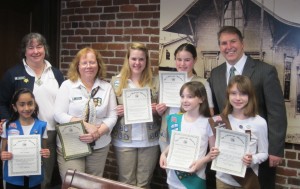 Vigeant honors city&apos;s Girl Scouts