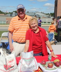 Bill and Pat Griffin pass out apples donated by the Davidian farmstand at last year's Applefest. Photo/submitted