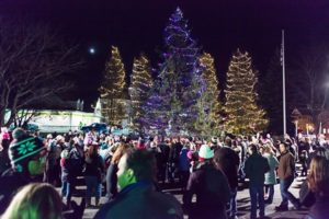Hundreds gather for annual Northborough tree lighting