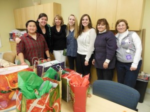 (l-r) Volunteers Lily Pearl, Marlena Murphy, Ruth MacArthur, Kelly Wendt, Danielle Cohen, Laurie Bender, and Marie O'Brien. 