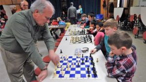 International chess master competes against dozens of students – at the same time