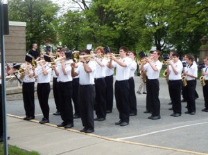 The WHS Marching Band plays a selection of patriotic tunes. 