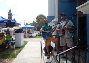 Jamie Merkel (left) and J.D. Dorsett of The Wild Edibles, entertain the crowd with a variety of songs from the “Hokey Pokey” to the Grateful Dead’s “Friend of the Devil”.