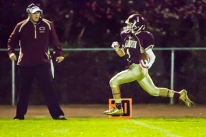 Algonquin’s Kyle Hill streaks down the field en route to scoring a touchdown late in the fourth quarter.